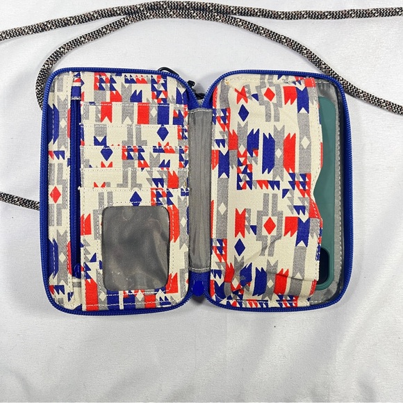 Kavu Go Time Crossbody Wallet Zip Around Aztec EUC - Picture 4 of 8